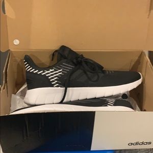 NWT Adidas Asweerun 7 1/2